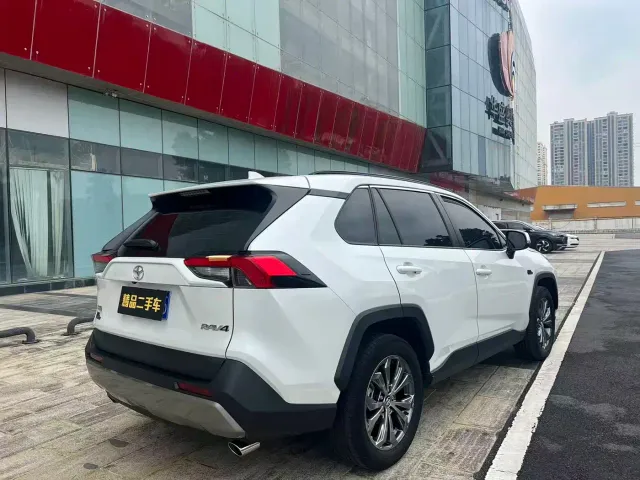 Toyota RAV4 — Фото автомобиля 19