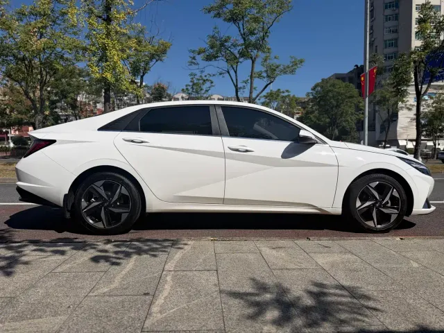 Hyundai Elantra — Фото автомобиля 8