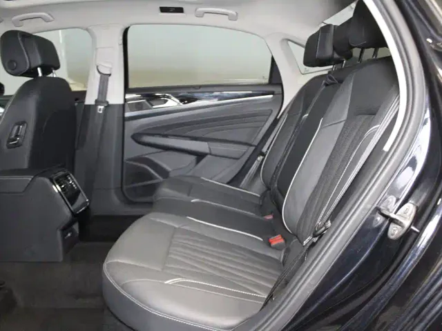 Volkswagen Passat — Фото автомобиля 8