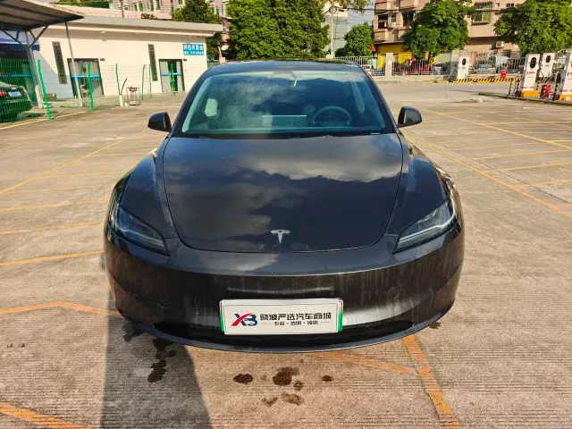 Tesla Model 3 — Фото автомобиля 2