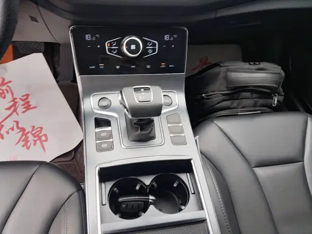 Hongqi H5 — Фото автомобиля 13