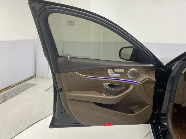 Mercedes-Benz E-Class — Фото автомобиля 16