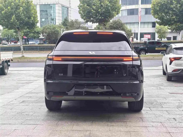 Li Auto L7 — Фото автомобиля 8