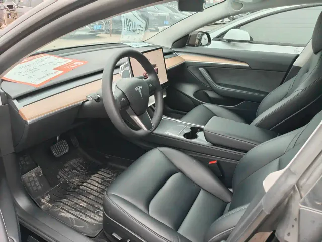 Tesla Model 3 — Фото автомобиля 4