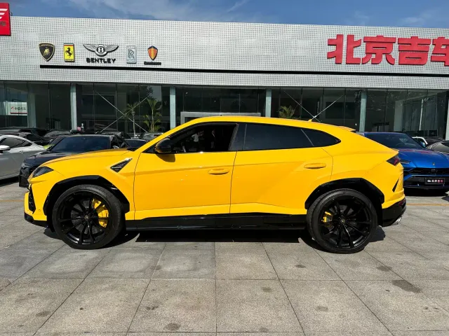 Lamborghini Urus — Фото автомобиля 3