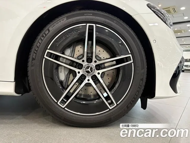 Mercedes-Benz E-Class — Фото автомобиля 8