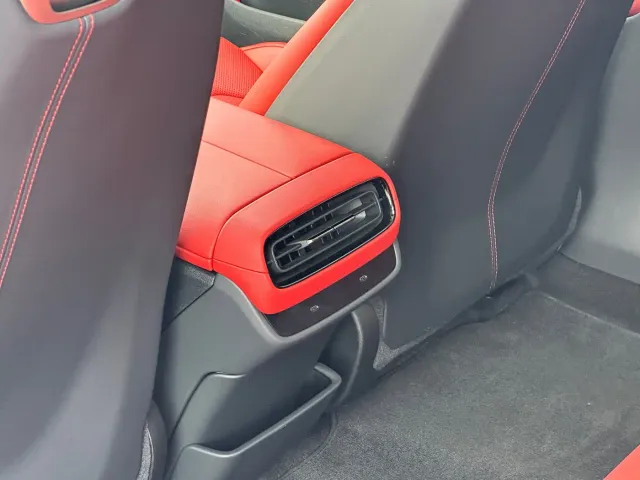 Xiaomi SU7 — Фото автомобиля 19