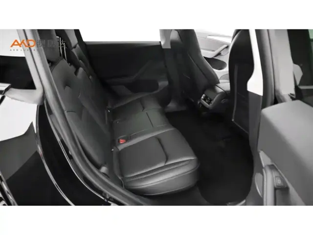 Tesla Model Y — Фото автомобиля 8