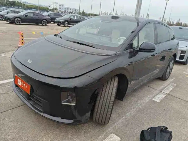 Фотография автомобиля — Li Auto i6