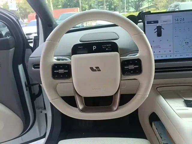 Li Auto Li Auto i6 2025 2WD Base Model — Фото автомобиля 10