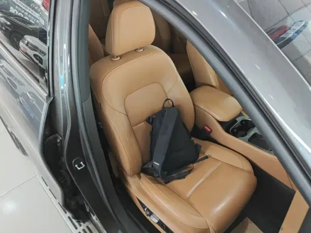 Li Auto ONE — Фото автомобиля 24