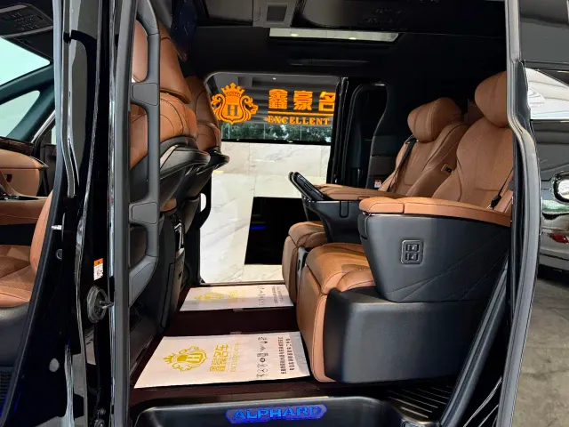 Toyota Alphard — Фото автомобиля 11