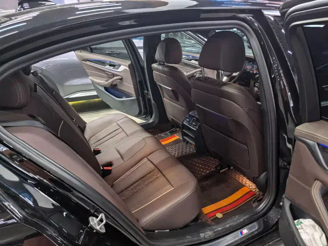 BMW 5 Series — Фото автомобиля 12