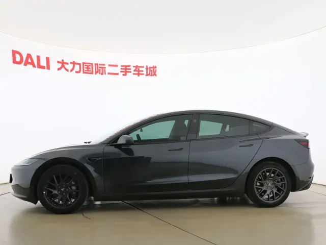 Tesla Model 3 — Фото автомобиля 12