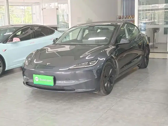 Фотография автомобиля — Tesla Model 3