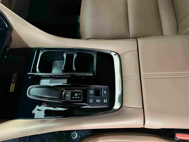 Toyota Alphard — Фото автомобиля 11
