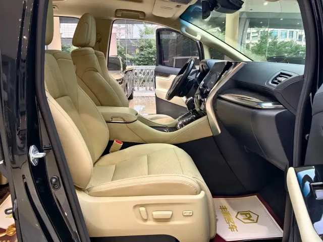 Toyota Vellfire — Фото автомобиля 7