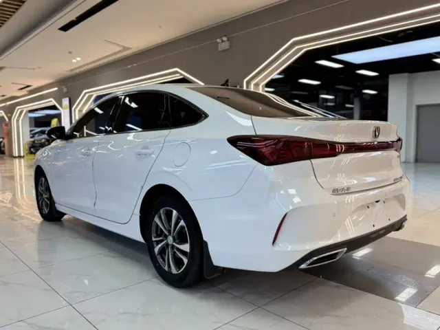 Changan Eado — Фото автомобиля 22