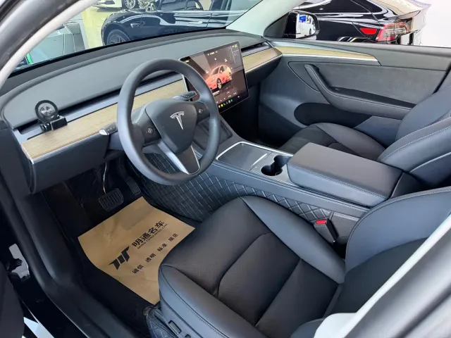 Tesla Model Y — Фото автомобиля 7