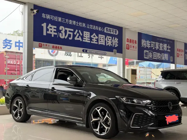 Volkswagen Passat — Фото автомобиля 3
