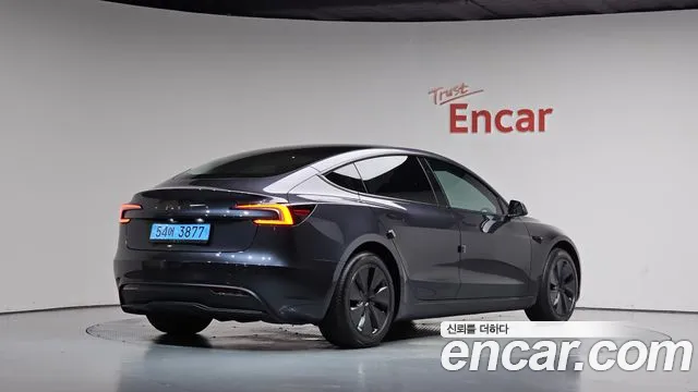 Tesla Model 3 — Фото автомобиля 2