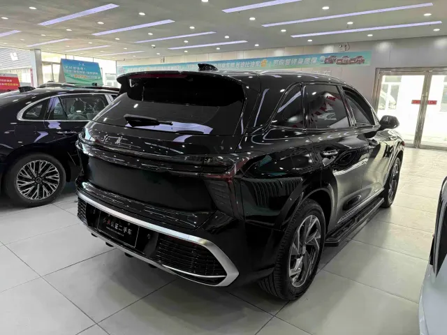 Hongqi HS3 PHEV — Фото автомобиля 11