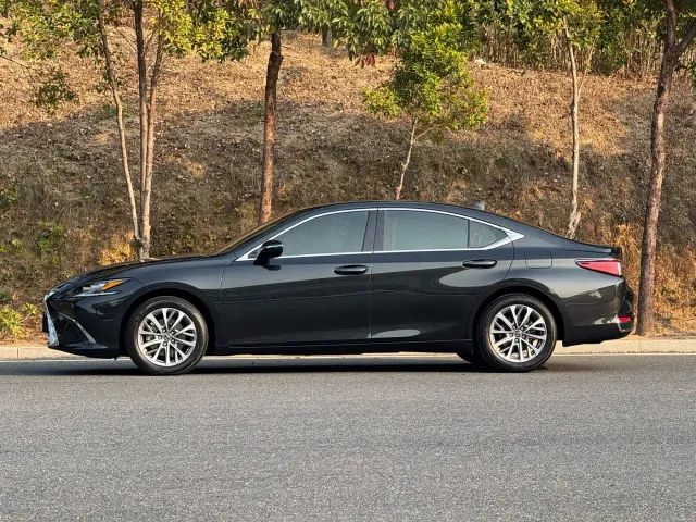 Lexus ES — Фото автомобиля 6