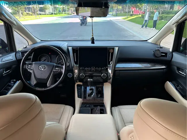Toyota Alphard — Фото автомобиля 16