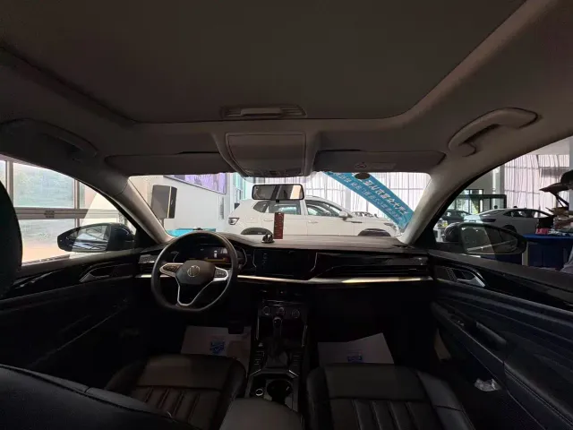 Volkswagen Passat — Фото автомобиля 5
