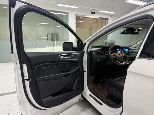 Ford Edge — Фото автомобиля 8