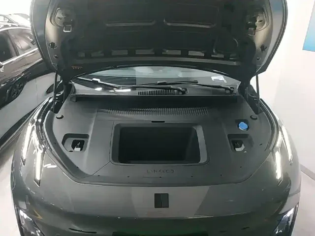 Lynk & Co Z20 — Фото автомобиля 15