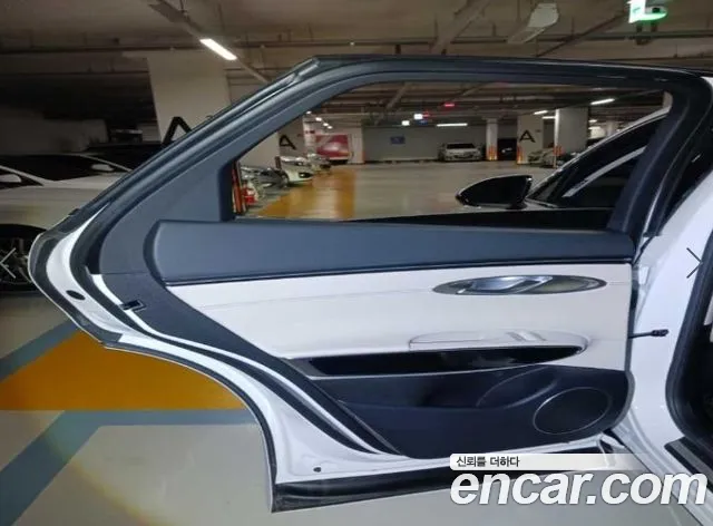 Genesis GV70 — Фото автомобиля 15
