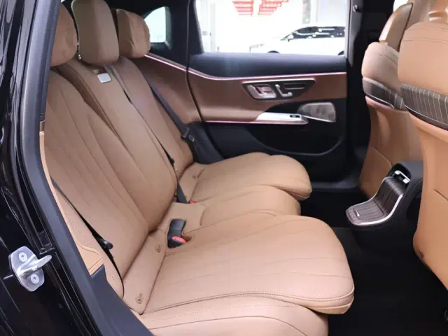 Mercedes-Benz E-Class — Фото автомобиля 22