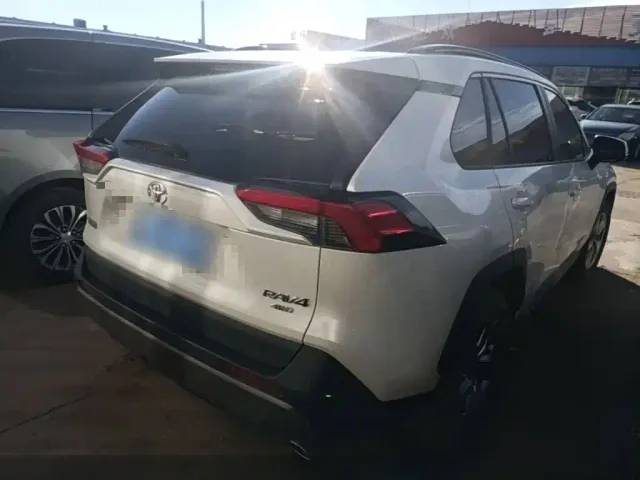Toyota RAV4 — Фото автомобиля 6