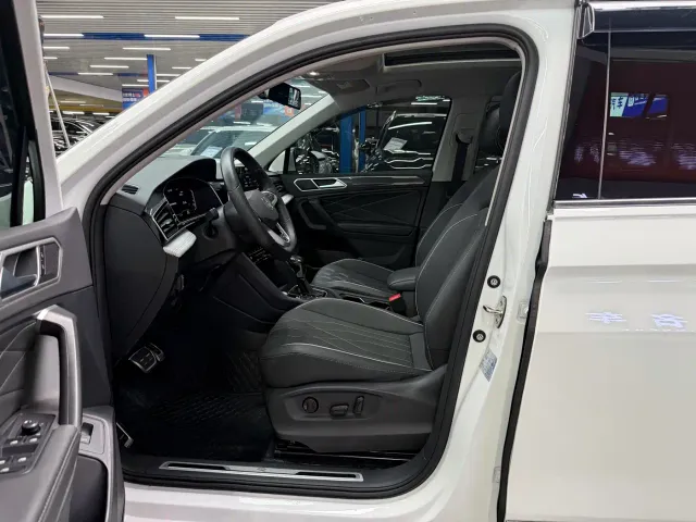 Volkswagen Tiguan L — Фото автомобиля 6
