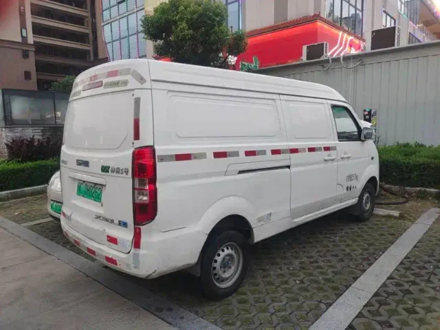 Shineray SRM Xinyuan New Energy Hiace EV — Фото автомобиля 3