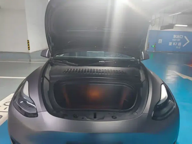 Tesla Model Y — Фото автомобиля 17