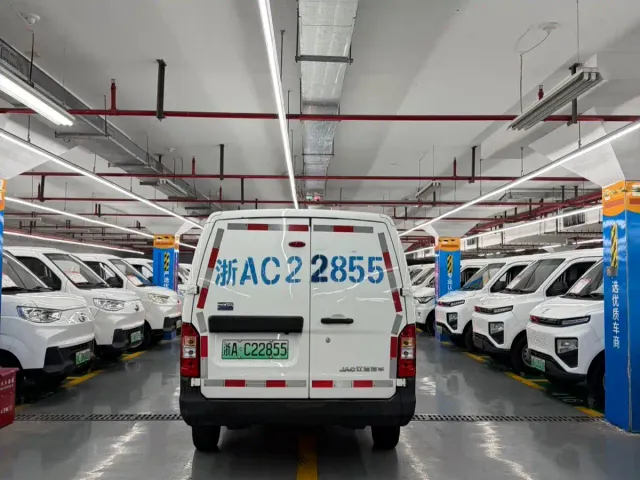 JAC Motors Blue Cat — Фото автомобиля 4