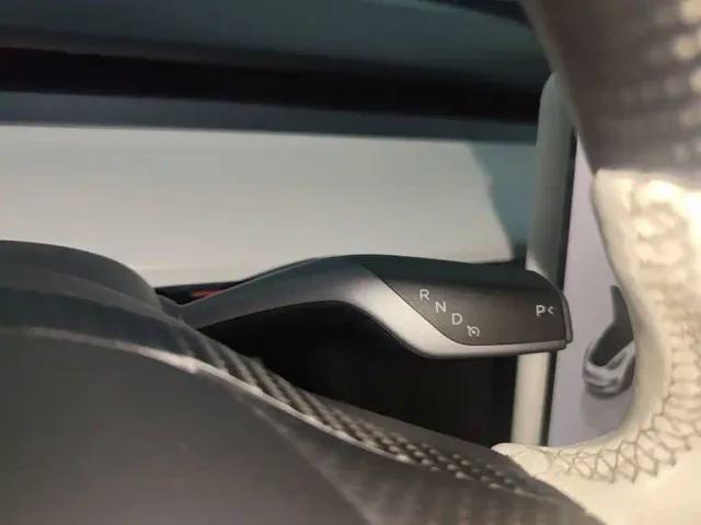 Tesla Model 3 — Фото автомобиля 13