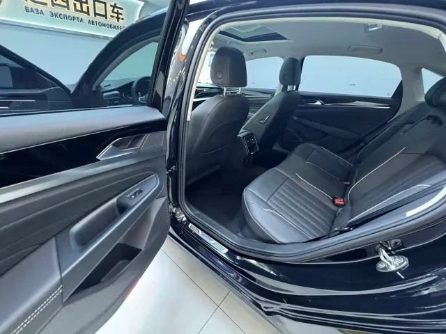 Volkswagen Passat — Фото автомобиля 16