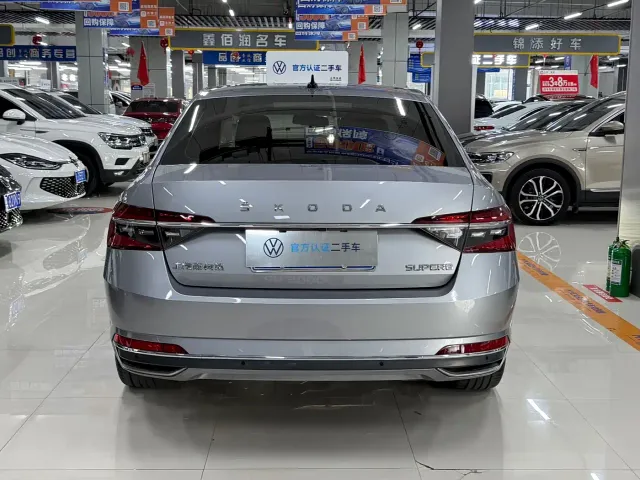 Skoda Superb — Фото автомобиля 8