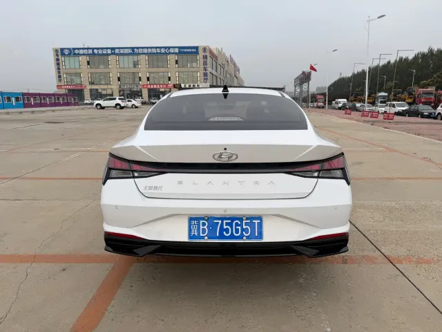 Hyundai Elantra — Фото автомобиля 5