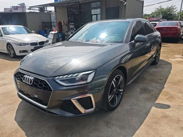 Фотография автомобиля — Audi A4L