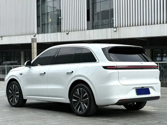 Li Auto L6 — Фото автомобиля 9