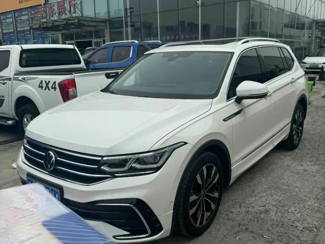 Volkswagen Tiguan L — Фото автомобиля 4