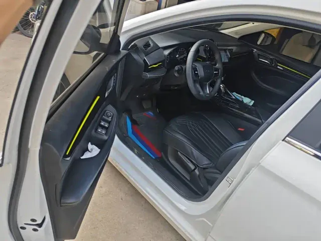 Roewe i5 — Фото автомобиля 15