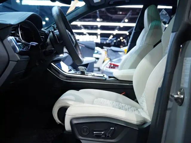 Audi RS Q8 — Фото автомобиля 28