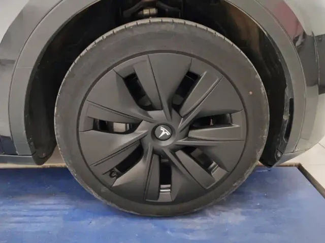 Tesla Model Y — Фото автомобиля 6