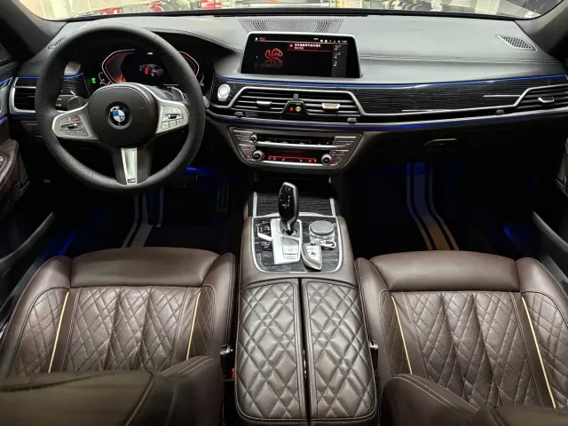 BMW 7 Series — Фото автомобиля 14