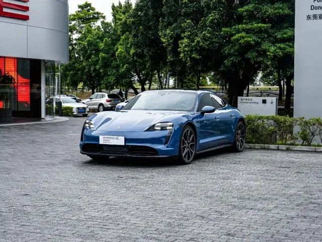 Porsche Taycan — Фото автомобиля 11